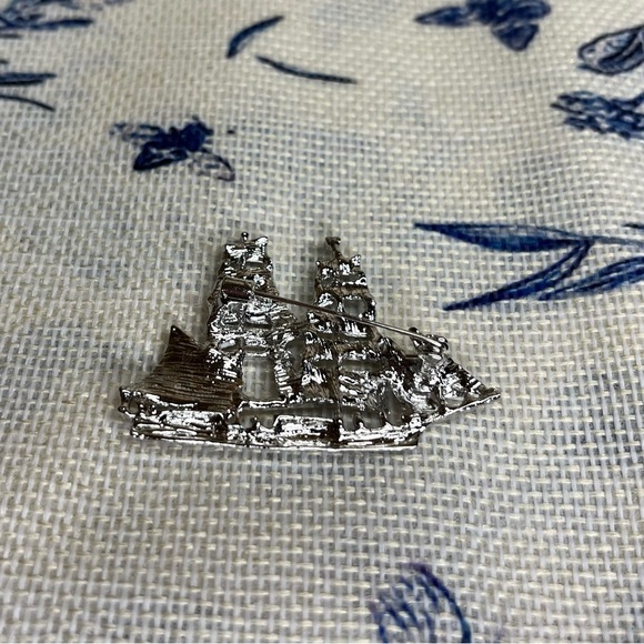 Vintage-Inspired Silver-Tone Nautical Clipper Ship Brooch - Picture 5 of 7